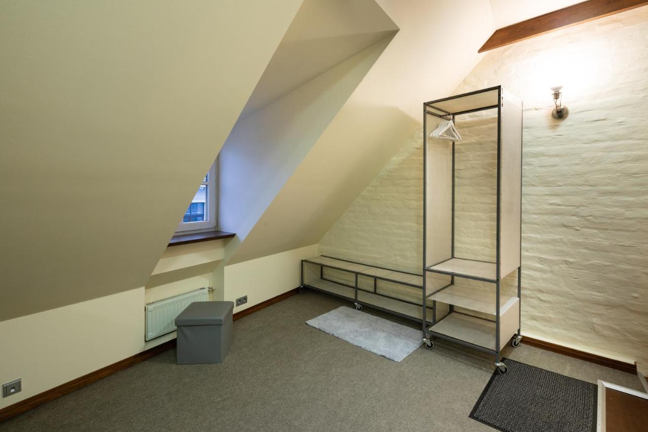 Old Town Charm One Bedroom Spacious Loft Nearby The Livu Square Apartment *