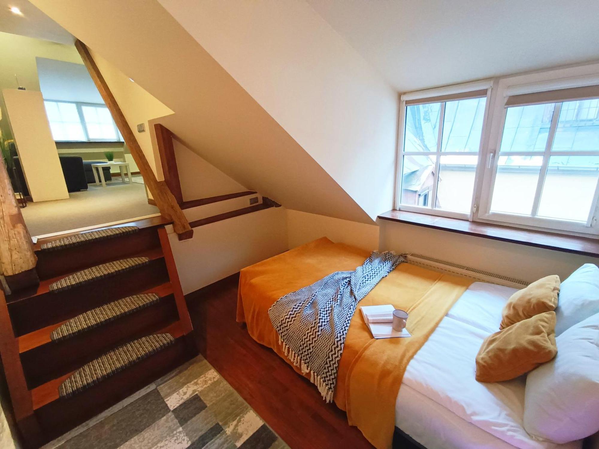 Old Town Charm One Bedroom Spacious Loft Nearby The Livu Square Apartment *