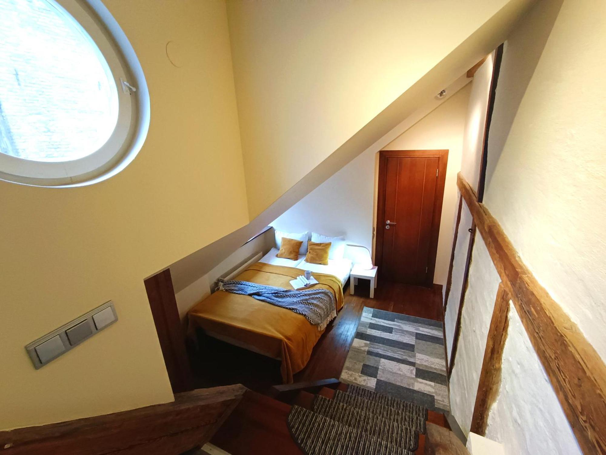 Old Town Charm One Bedroom Spacious Loft Nearby The Livu Square Apartment