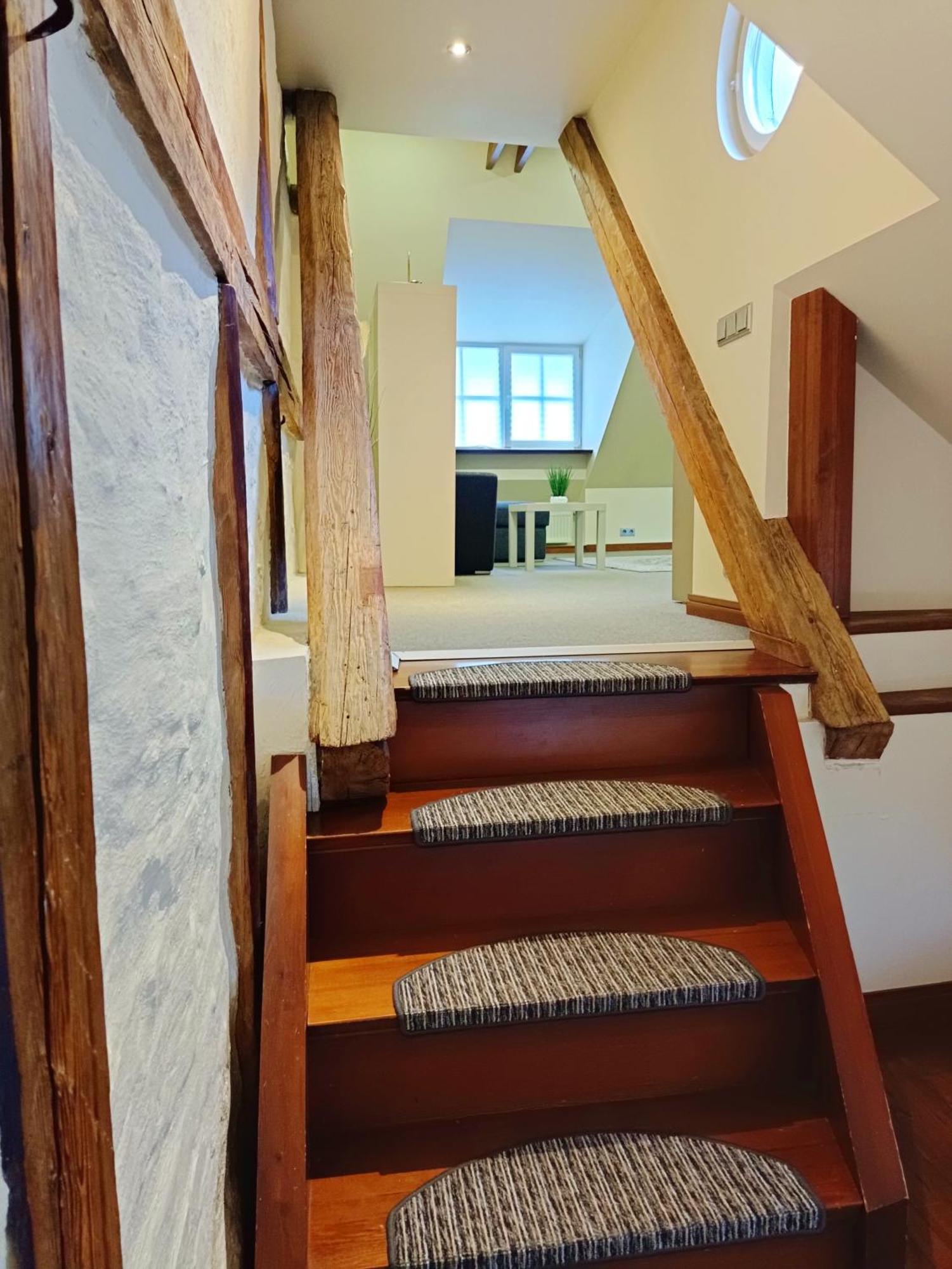 Old Town Charm One Bedroom Spacious Loft Nearby The Livu Square Apartamento *